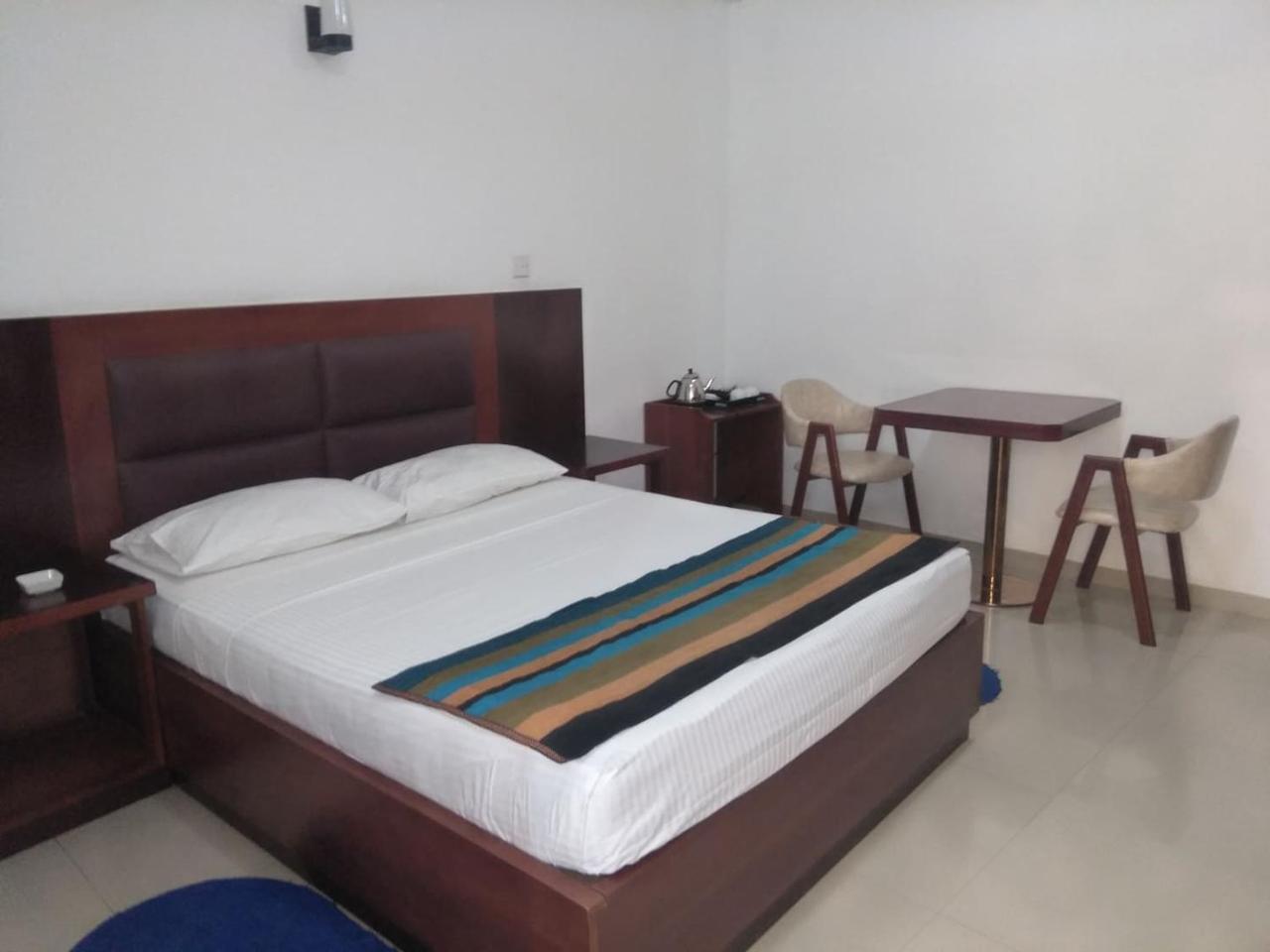 Hotel Kamrel كورونيغالا المظهر الخارجي الصورة